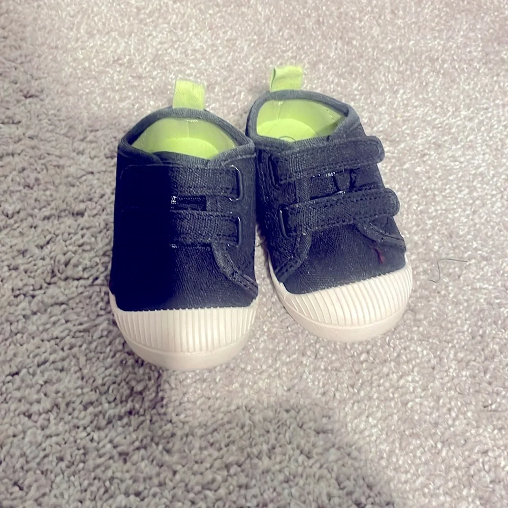 Cat and jack baby walker in black size 7
